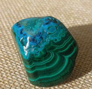 Foto von Trommelsteine Malachit mit Chrysokoll (Kongo) – Naturstein Edelstein Mineralien