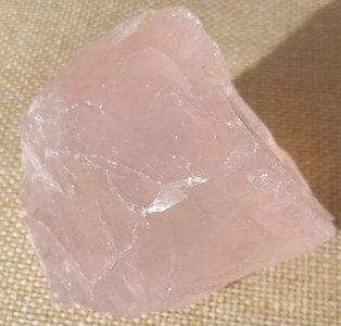Rosenquarz Extra (Namibia) – Naturstein, Edelstein, Mineralien, Sammlerstück.