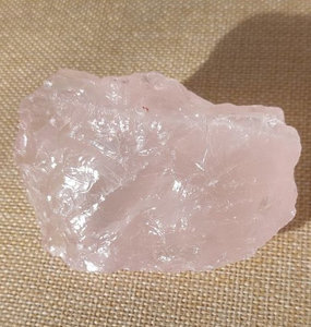 Rosenquarz Extra (Namibia) – Naturstein, Edelstein, Mineralien, Sammlerstück.