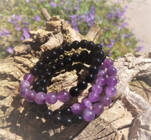 Armband 7 Perlen, Obsidian, Amethyst, 08mm Kugeln. – Armbänder online kaufen